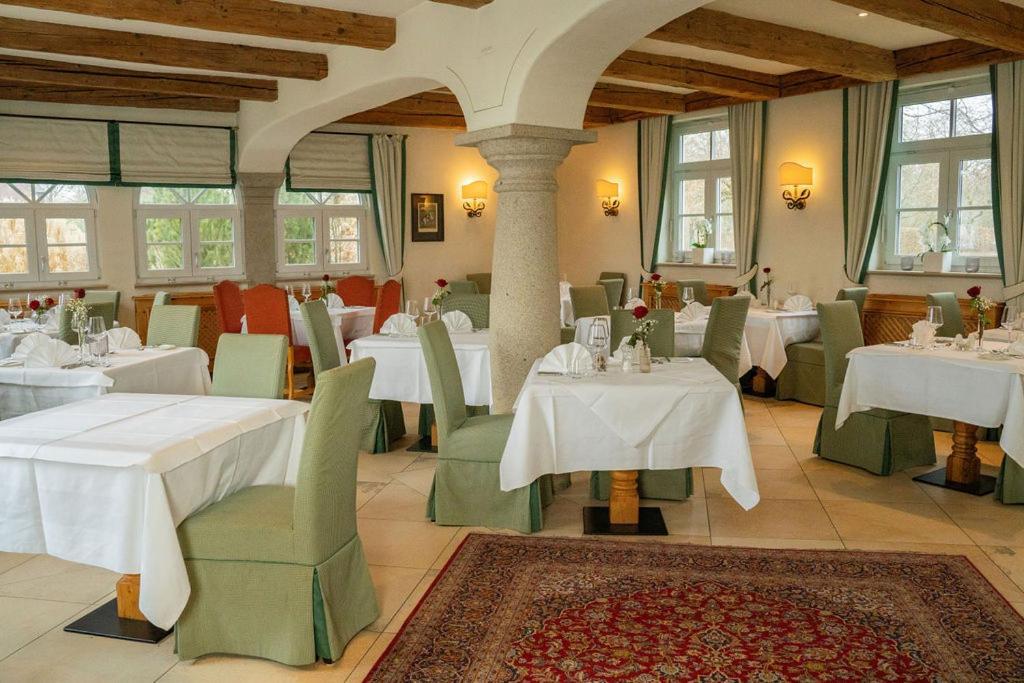 Gut Altholz Landhotel Und Restaurant Hutter Plattling Luaran gambar
